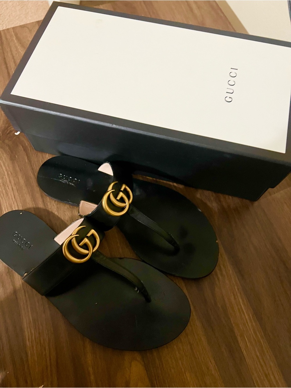 Gucci Black Leather Thong Sandals with Gold Double G